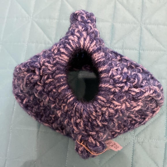 Handmade messy bun hat - Picture 2 of 2